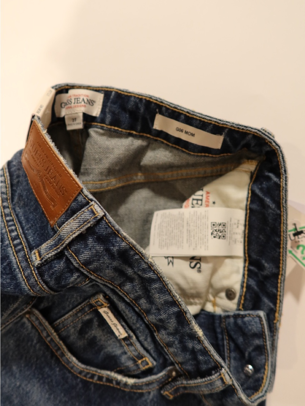 GUESS Jeans G06 Mom Jeans — Medium Wash — W27 L31 — NWT - Picture 7 of 9